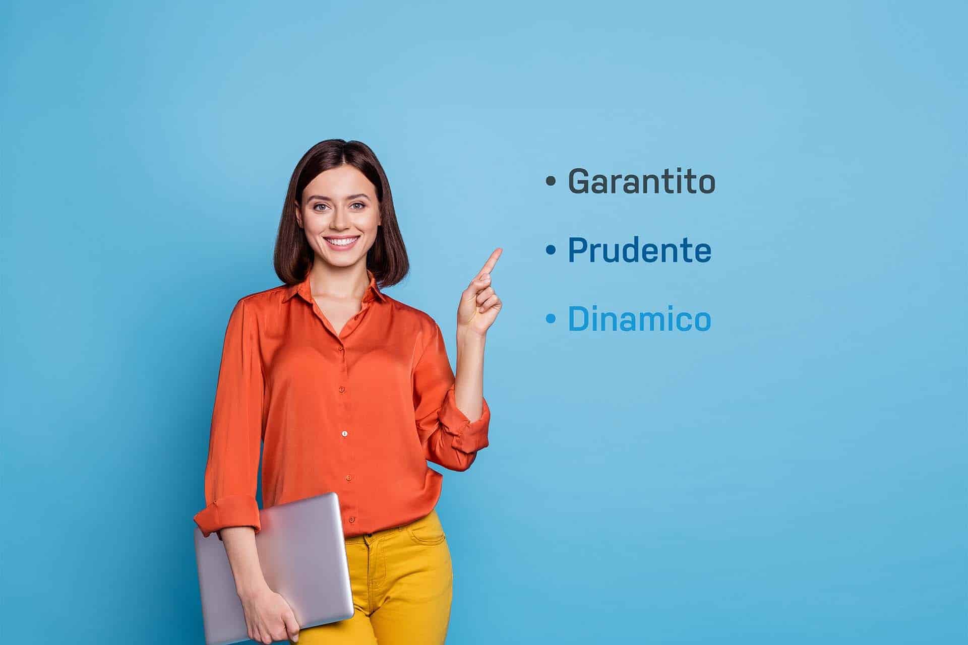 Donna sorridente con laptop in mano indica tre opzioni di investimento su sfondo blu: Garantito, Prudente, Dinamico.